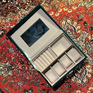 Locking jewelry box
